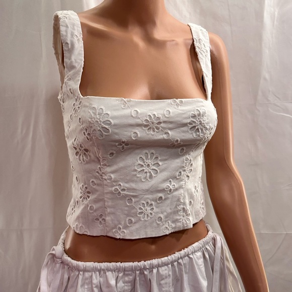 New NWT Helsa Eyelet Corset Top in Antique White revolve - Picture 3 of 5